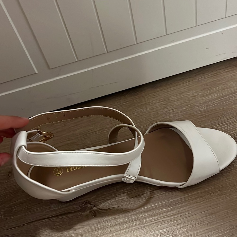 WHITE LOW HEELS